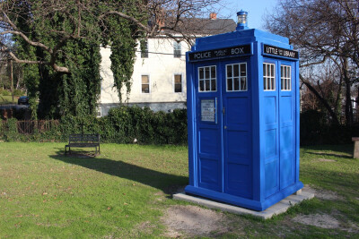 TARDIS. Photo by Jiali Chen at TARDIS Little Free Library Macon, GA USA.