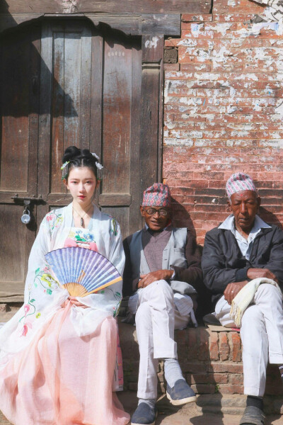 汉服与汉文化
汉服女子
古韵古风
带着汉服去旅行
弥秋君