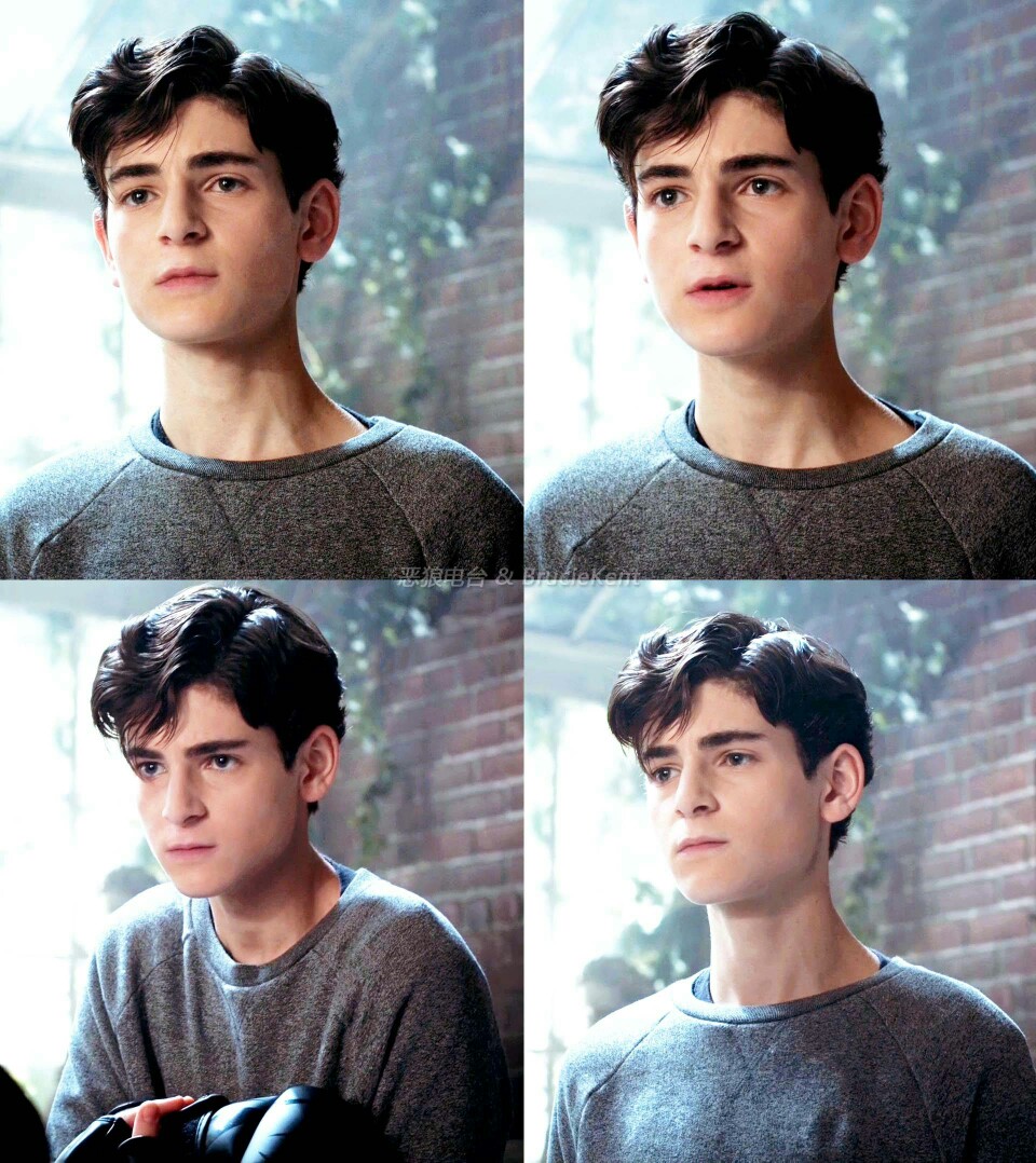 大卫马佐兹 David Mazouz