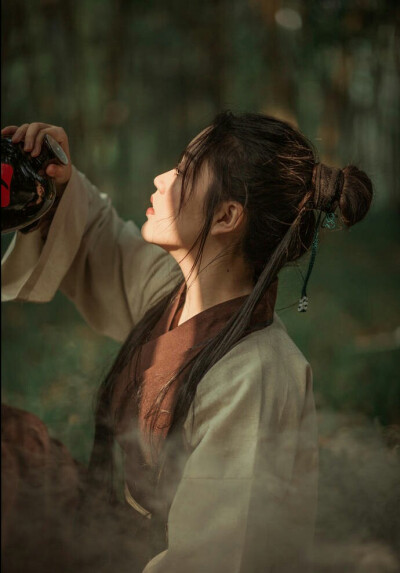 一川烟草，满城风絮，梅子黄时雨。
