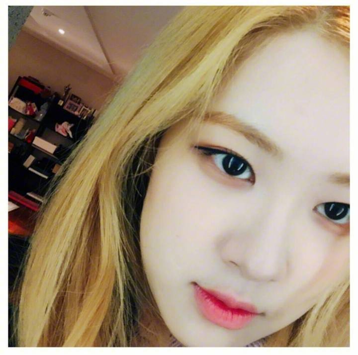 BLACKPINK YG女团 Rose 朴彩英