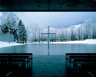 #BuenosDías!!! Hay nieve por todas partes, #Galicia es de los pocos sitios donde no estamos rodeados ❄❄❄
Fotografía del Templo del agua | Tadao Ando | Tomamu, Japón | 1985-88