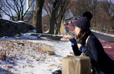 雪声簌簌，像住进深山，宁愿天天下雪，以为你是大雪阻道，而不能如约而至。