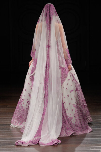 Naeem Khan（纳伊·姆汗）于纽约婚纱周发布2017春夏婚纱系列