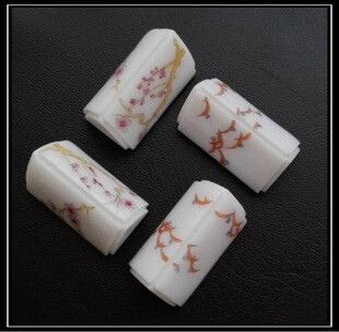 首饰用的陶瓷配件，，，，刚刚手绘完成，镶嵌完成后，一件首饰就出锅了，，，，，这个你懂，俺就不絮叨了，不明白加我微信S32889826或
网站：https://jinzhi.1688.com/?spm=a2615.7691481.0.0.dcox3Y