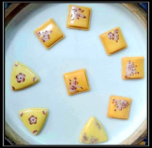 准备去镶嵌的瓷片，，，，后面还有很多工序，，，这个你懂，俺就不絮叨了，不明白加我微信S32889826或
网站：https://jinzhi.1688.com/?spm=a2615.7691481.0.0.dcox3Y