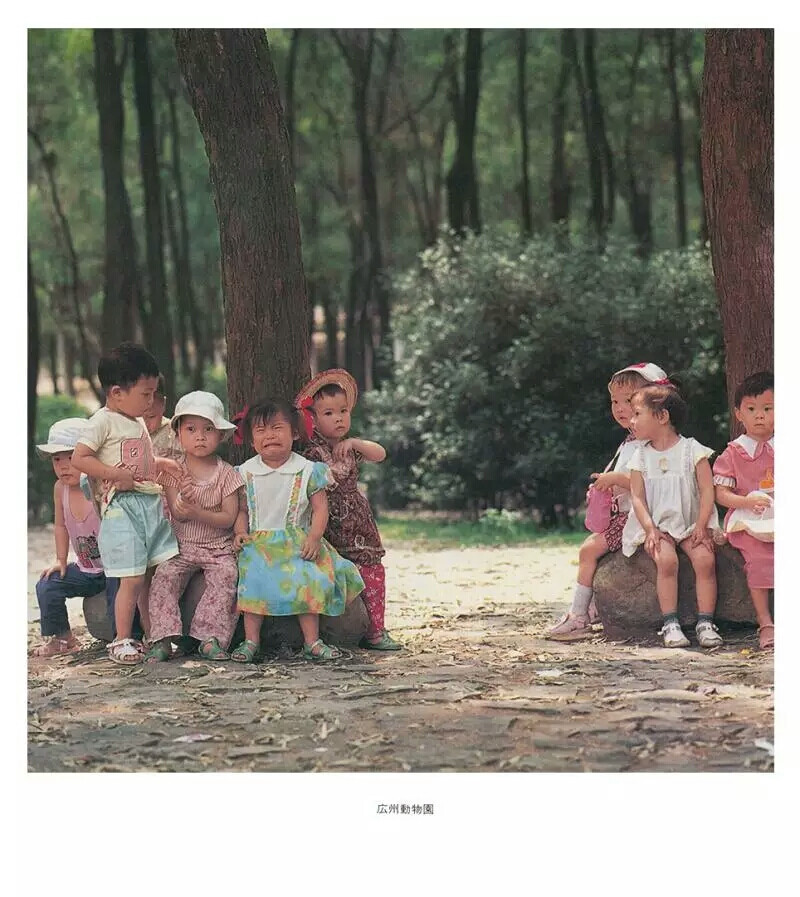 《你好小朋友》
日本摄影师秋山亮二写真作品 80年代的中国 