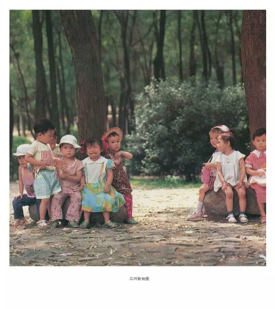 《你好小朋友》
日本摄影师秋山亮二写真作品 80年代的中国 