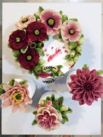 微博：Fondant_唐佳丽 美食 翻糖花卉 豆沙裱花 微博 Fondant_唐佳丽
皇室糖霜 http://weibo.com/5446399679/profile?topnav=1&wvr=6