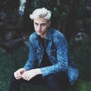 幸运蓝 lucky blue smith