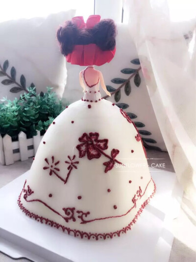 芭比娃娃蛋糕。