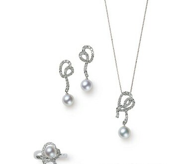 Mikimoto?珍珠项链耳坠戒指三件套