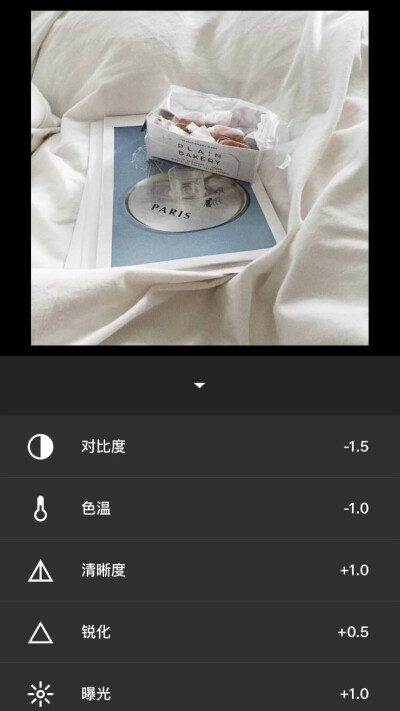 VSCO 白色调色步骤：滤镜S2+12 曝光补偿+1.0（根据图片亮度）锐化+0.5清晰度+1.0 色温-1.0对比度-1.5