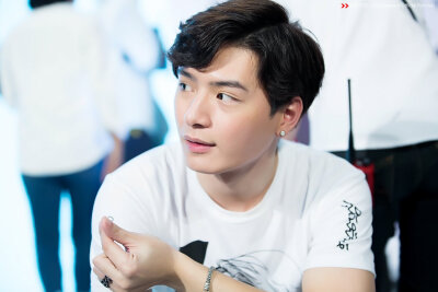 KristPerawat 泰剧一年生 暖暖 阿日学长 Arthit 王慧侦
cr.twitter