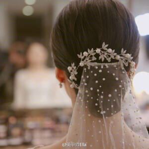 韩式浪漫新娘盘发发型 ​​​​