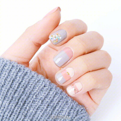 高级感十足的“奶奶灰”美甲~ ​​​​