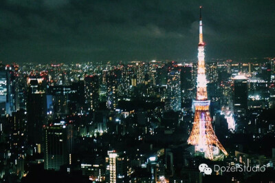 #东京# 六本木森美术馆展望台看到的东京塔。看东京塔最出名的地方