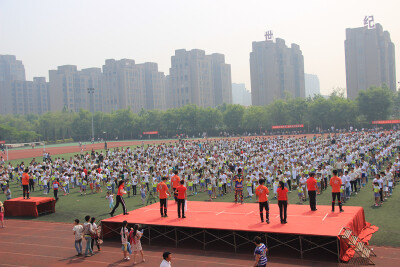 世纪万成教育河南新乡大型亲子运动会