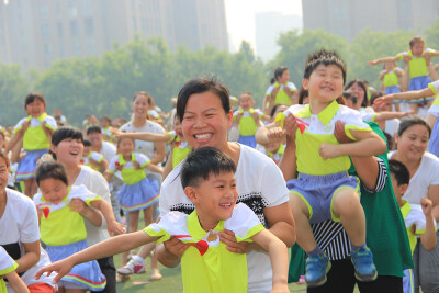 世纪万成教育河南新乡大型亲子运动会