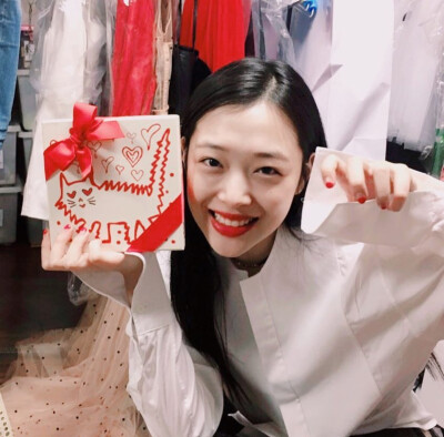 崔雪莉 崔真理 Sulli