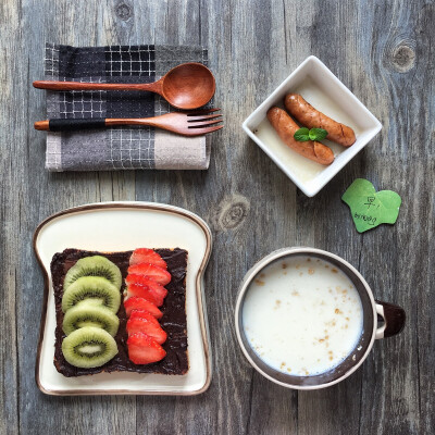 2017.1.14早餐记录:巧克力水果吐司+牛奶麦片+香肠