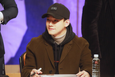 EXO CHEN 金钟大 161204 Hat'son 签售 高清
cr.infrontofchen ​​​