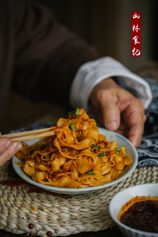 晚泊孤舟，食面焉？