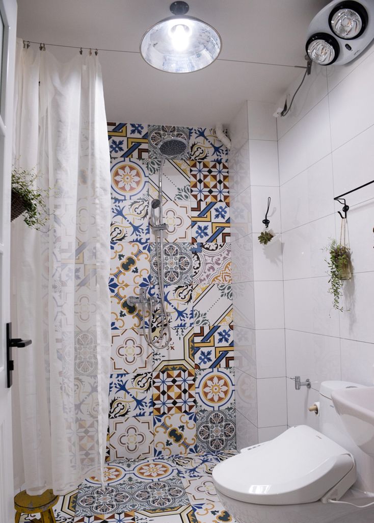 家庭小型卫生间拼花墙面装修效果图片大全