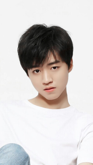 不许动哦 我盯着你的