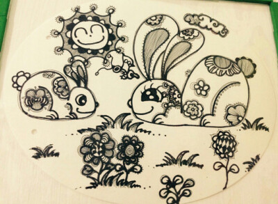线描装饰～晒太阳的小兔子