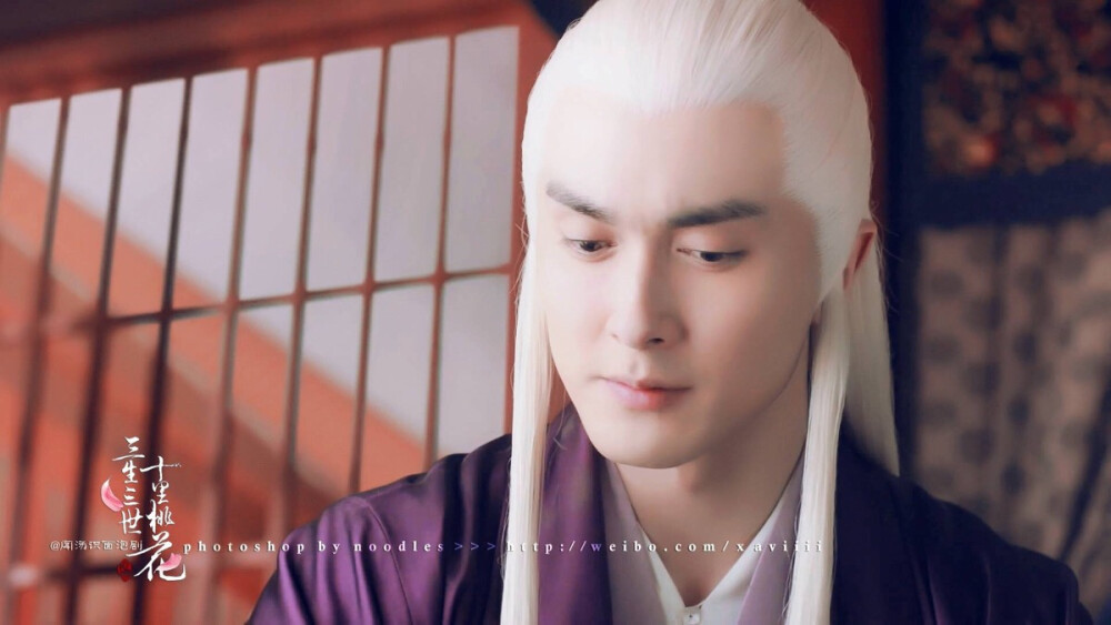 #三生三世十里桃花# 东华帝君和他的小狐狸（cr:微博@闻汤识面泡剧）
她可为他化身宠物灵狐，他亦可为她剖心为证。