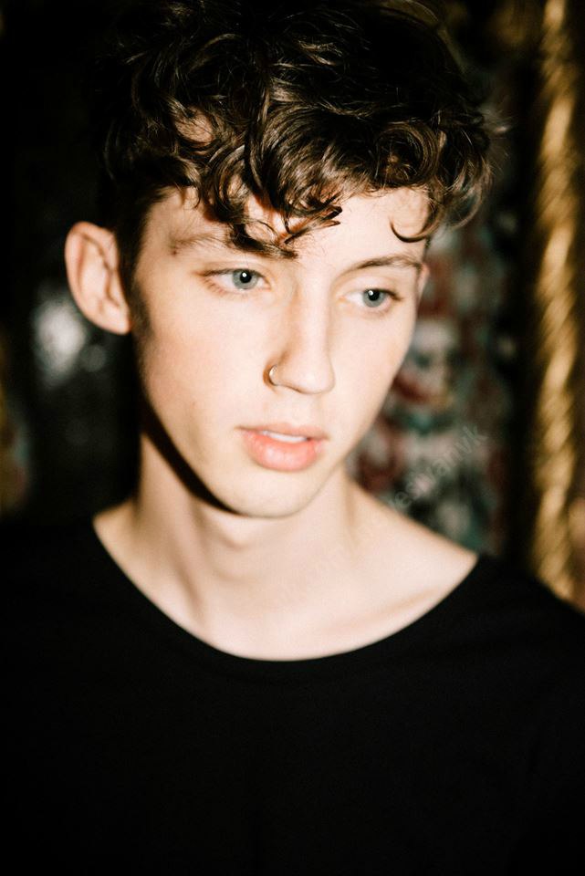 troye sivan 戳爷 你戳去年拍摄的写真´_>`