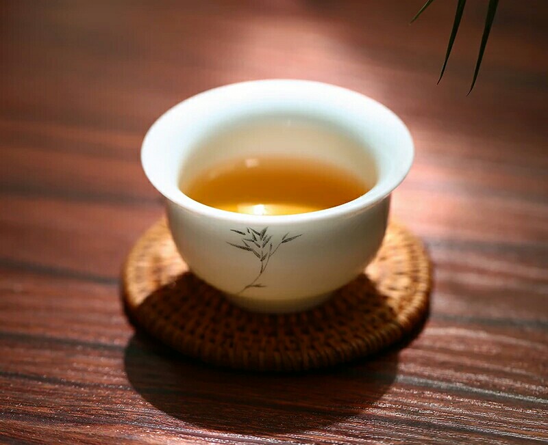 定窑粉彩白青瓷茶杯