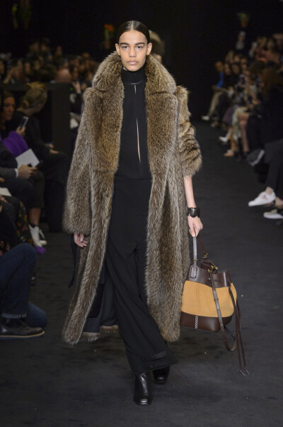 LOEWE FALL 2017 FASHION SHOW