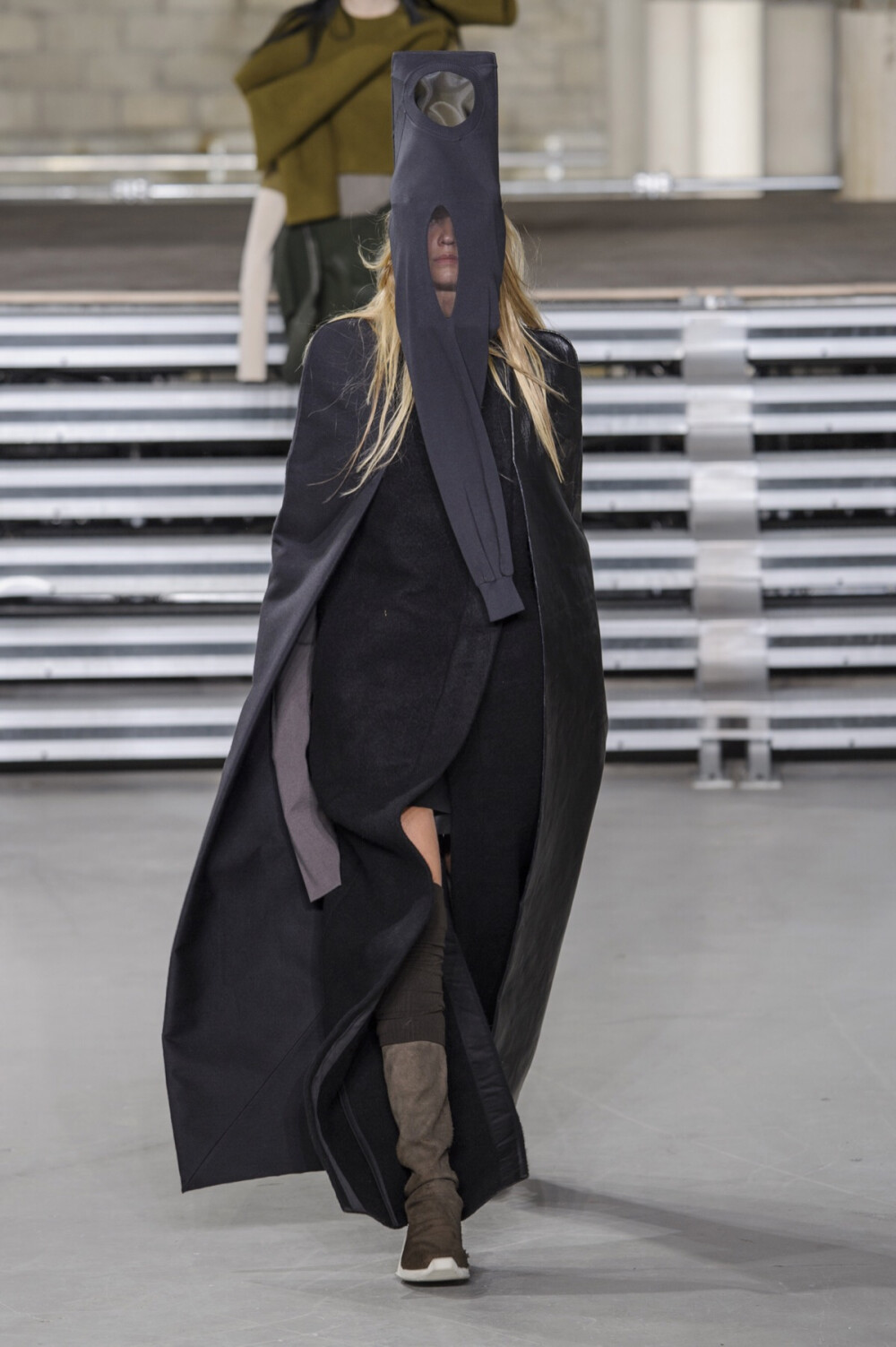 RICK OWENS FALL 2017 FASHION SHOW