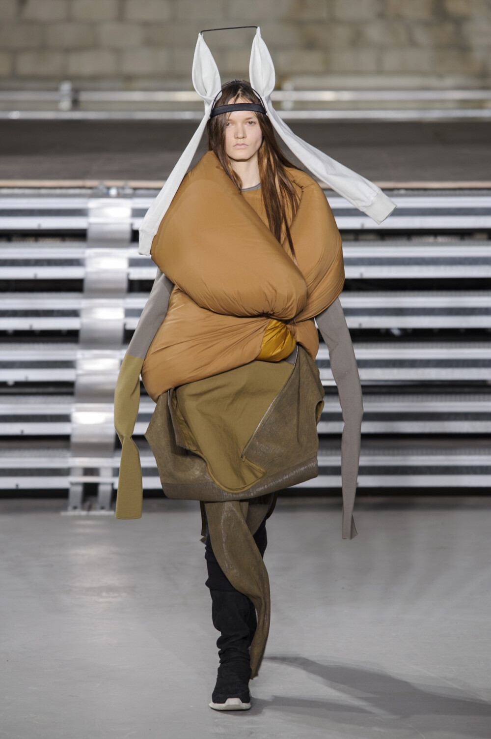 RICK OWENS FALL 2017 FASHION SHOW