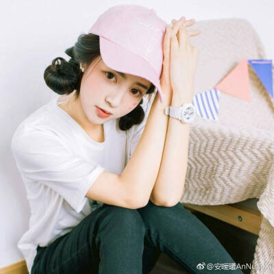 安暖曦AnNuanXi图片源于微博。女生头像。