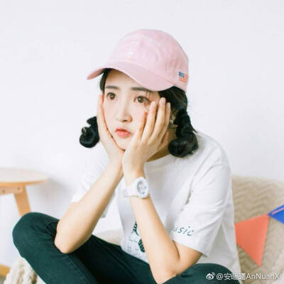 安暖曦AnNuanXi图片源于微博。女生头像。