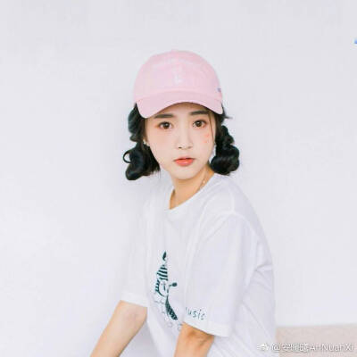 安暖曦AnNuanXi图片源于微博。女生头像。