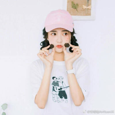 安暖曦AnNuanXi图片源于微博。女生头像。