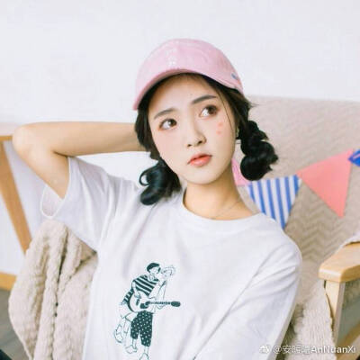 安暖曦AnNuanXi图片源于微博。女生头像。