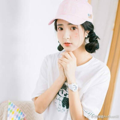 安暖曦AnNuanXi图片源于微博。女生头像。