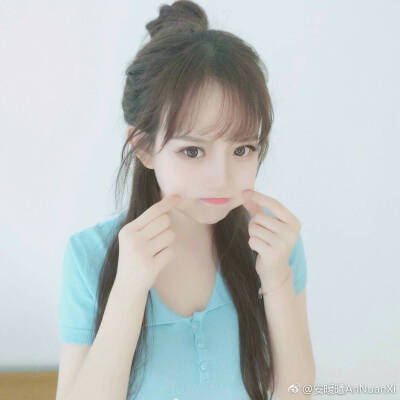 安暖曦AnNuanXi图片源于微博。女生头像。