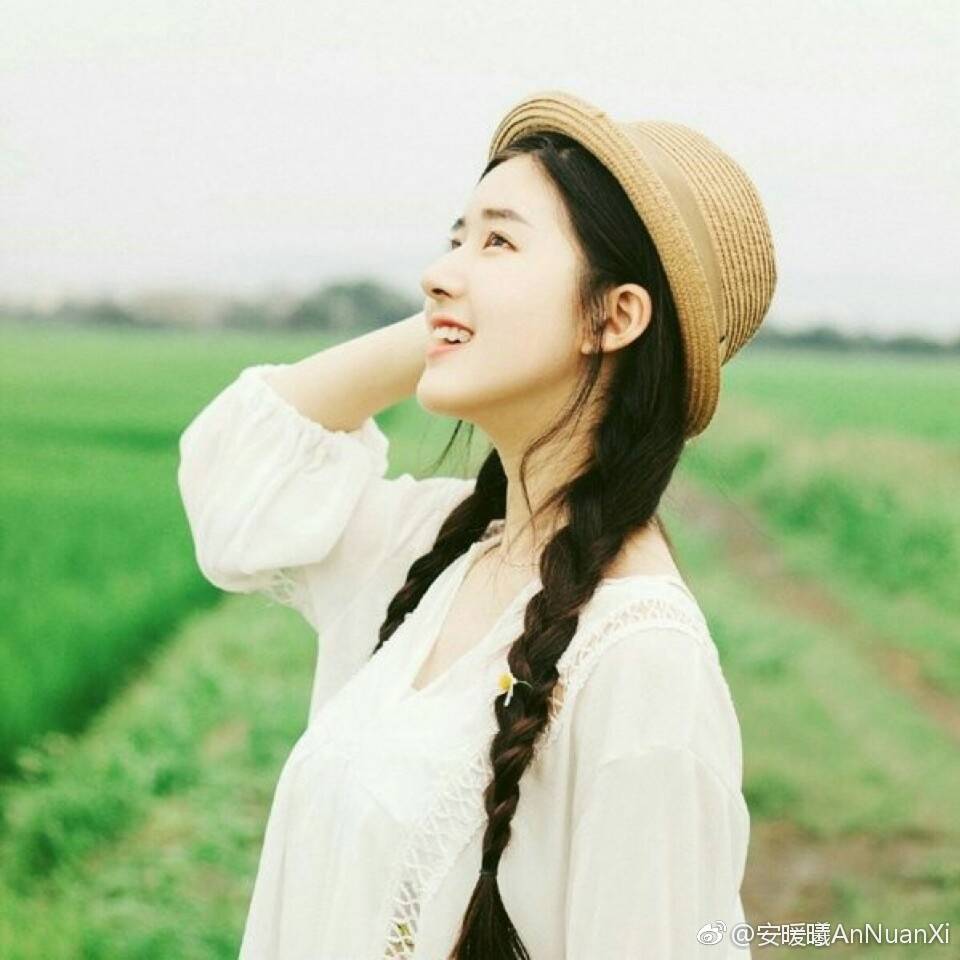 安暖曦AnNuanXi图片源于微博。女生头像。