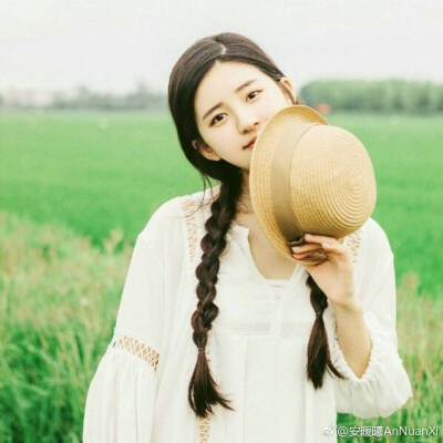 安暖曦AnNuanXi图片源于微博。女生头像。