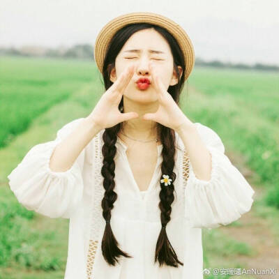 安暖曦AnNuanXi图片源于微博。女生头像。