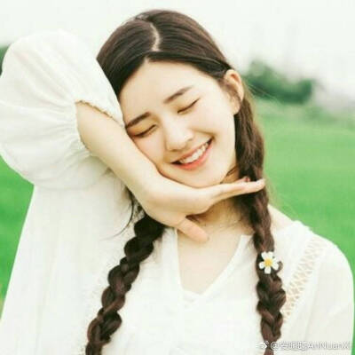 安暖曦AnNuanXi图片源于微博。女生头像。