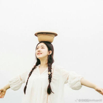 安暖曦AnNuanXi图片源于微博。女生头像。