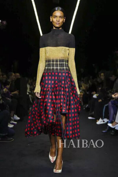 2017秋冬巴黎时装周：罗意威 (Loewe) 