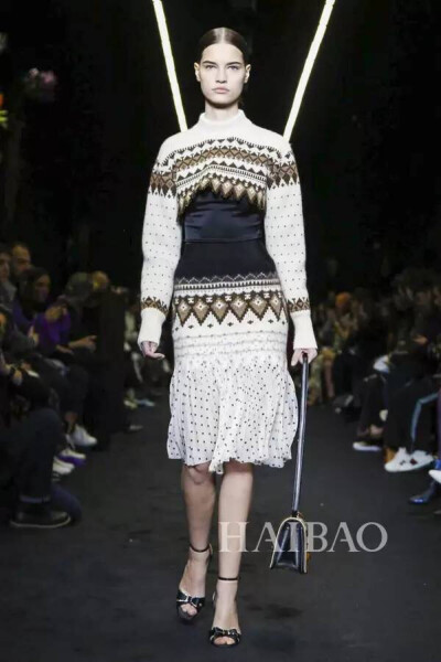 2017秋冬巴黎时装周：罗意威 (Loewe) 